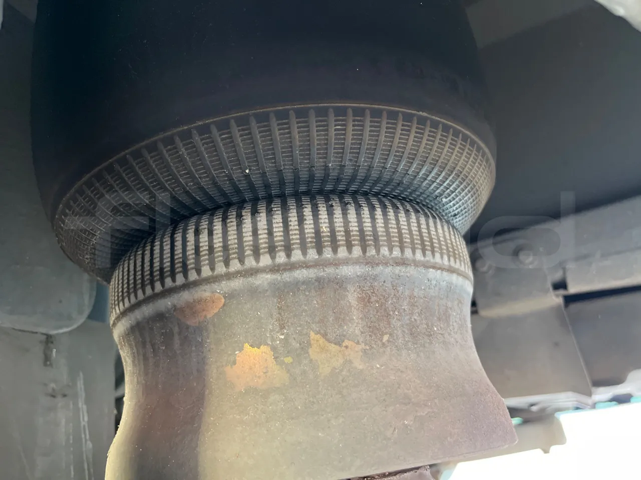 Mercedes-Benz Tourismo 632 02 - Euro6 - 315kW - 12.960mt - axel 2 air springs 2 right