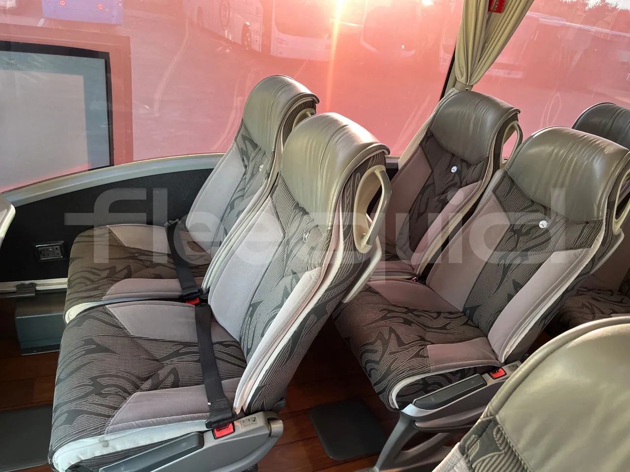 Mercedes-Benz Tourismo 632 02 - Euro6 - 315kW - 12.960mt - central seat safety belt