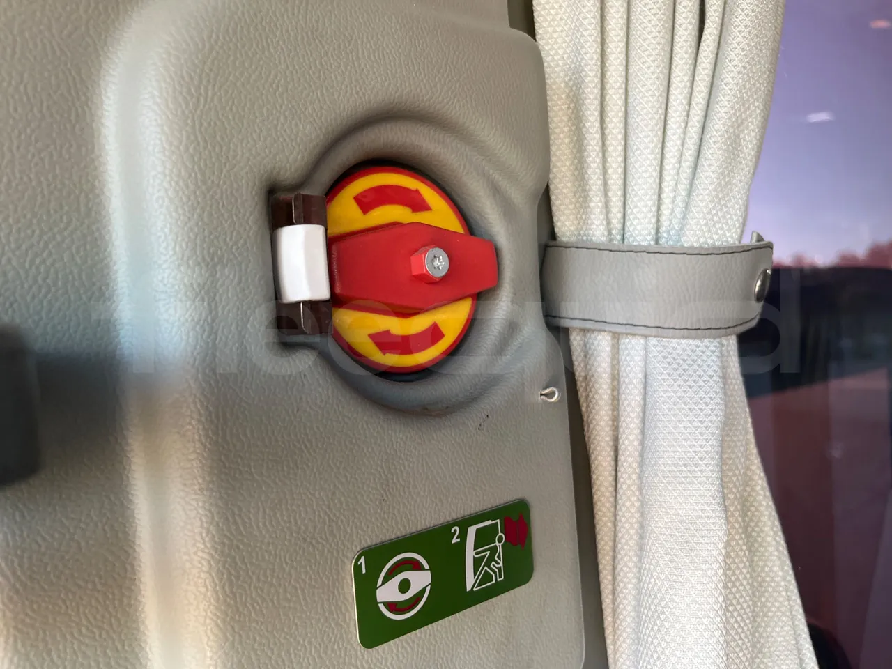 Mercedes-Benz Tourismo 632 02 - Euro6 - 315kW - 12.960mt - single seat detail