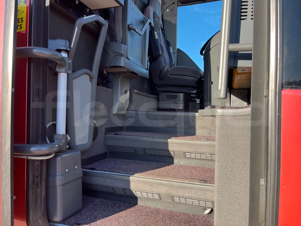 Mercedes-Benz Tourismo 632 02 - Euro6 - 315kW - 12.960mt - door mechanism photo