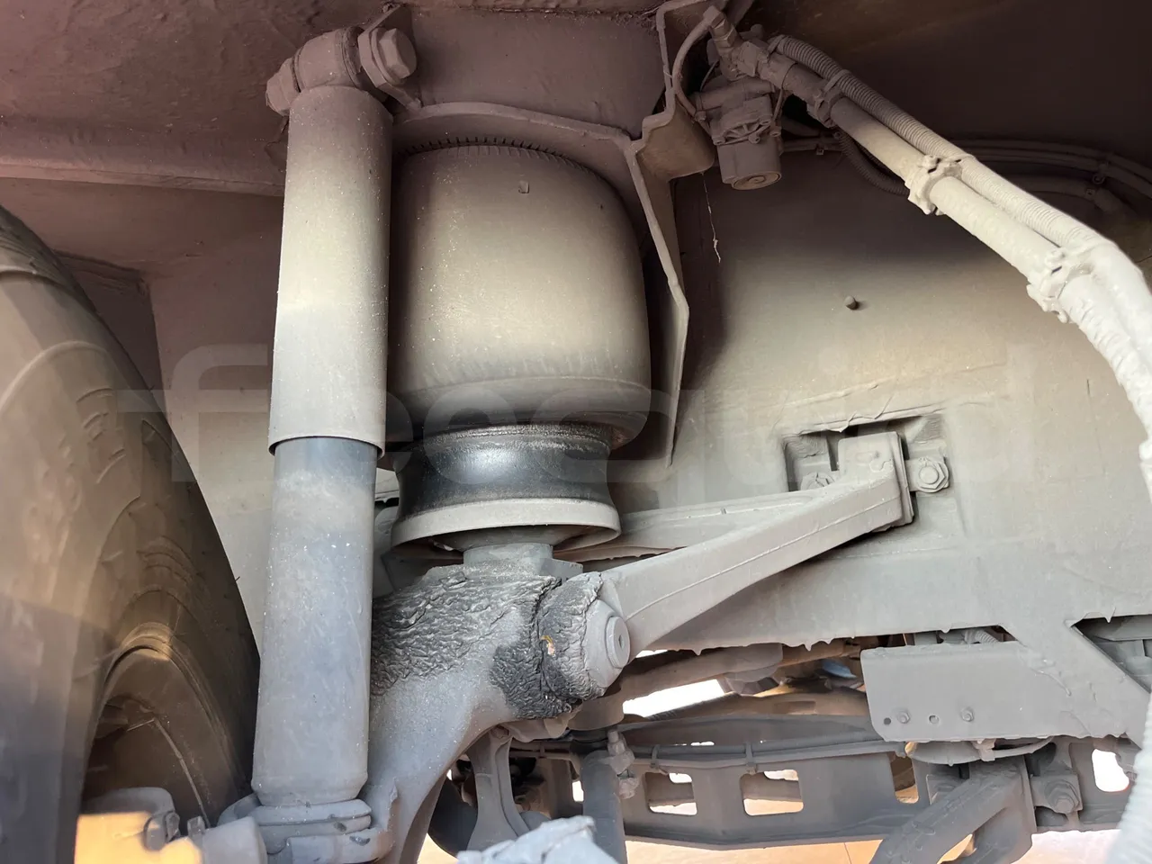 Mercedes-Benz Tourismo 632 02 - Euro6 - 315kW - 12.960mt - front air springs left