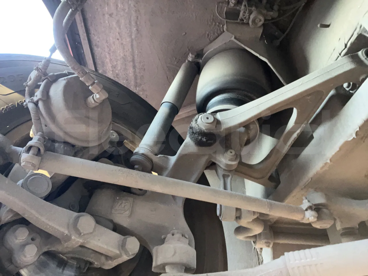 Mercedes-Benz Tourismo 632 02 - Euro6 - 315kW - 12.960mt - front shock absorbers left