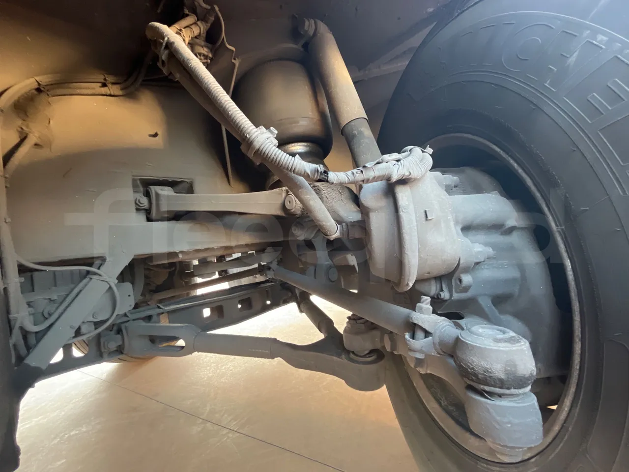 Mercedes-Benz Tourismo 632 02 - Euro6 - 315kW - 12.960mt - front shock absorbers right