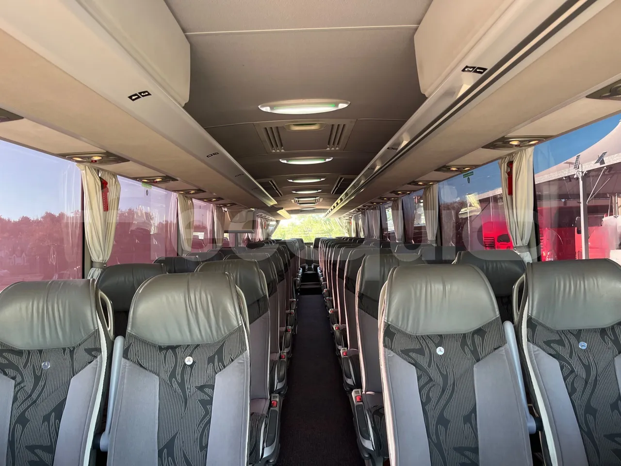 Mercedes-Benz Tourismo 632 02 - Euro6 - 315kW - 12.960mt - interior reverse seats driver height