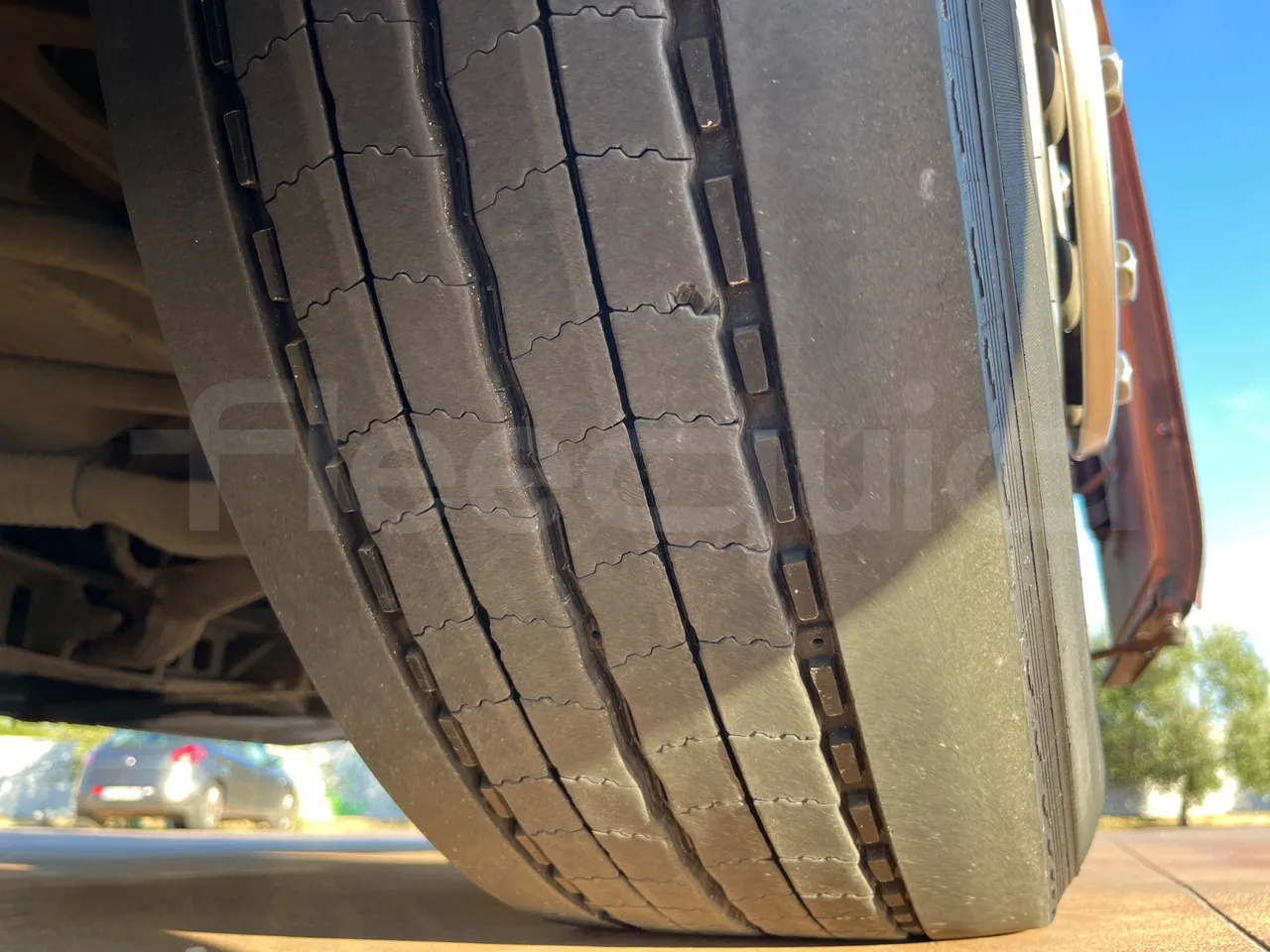 Mercedes-Benz Tourismo 632 02 - Euro6 - 315kW - 12.960mt - tread condition front tires right