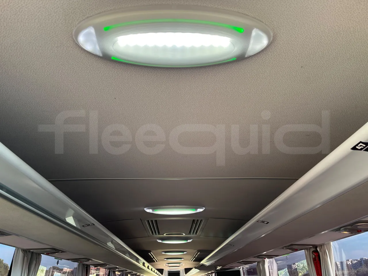 Mercedes-Benz Tourismo 632 02 - Euro6 - 315kW - 12.960mt - overhead compartments photo