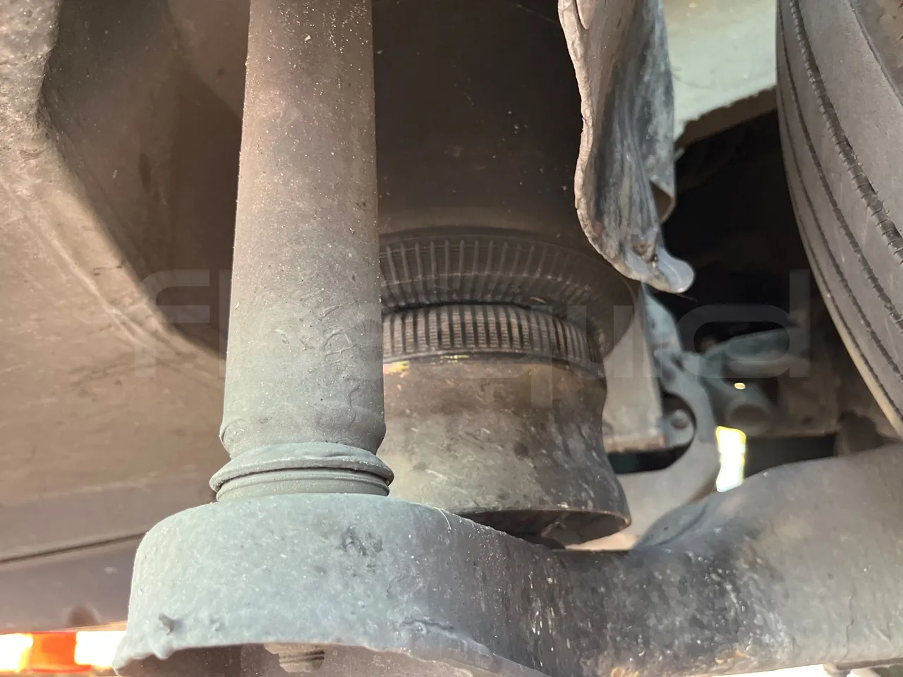 Mercedes-Benz Tourismo 632 02 - Euro6 - 315kW - 12.960mt - axle 2 shock absorbers 2 left