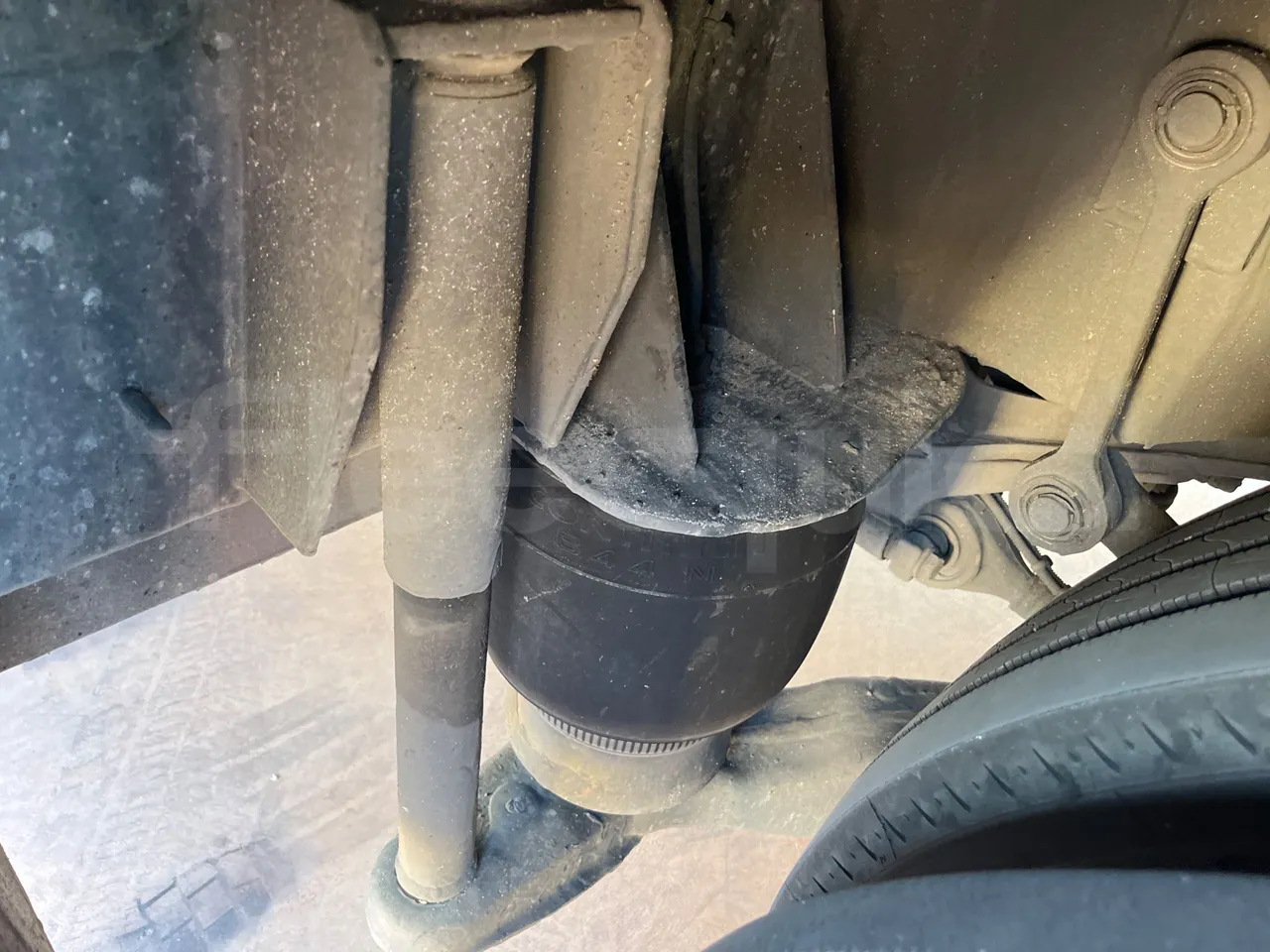 Mercedes-Benz Tourismo 632 02 - Euro6 - 315kW - 12.960mt - axle 2 shock absorbers 1 right