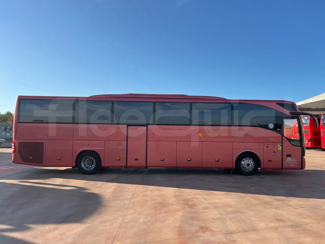 Mercedes-Benz Tourismo 632 02 - Euro6 - 315kW - 12.960mt - right side doors closed