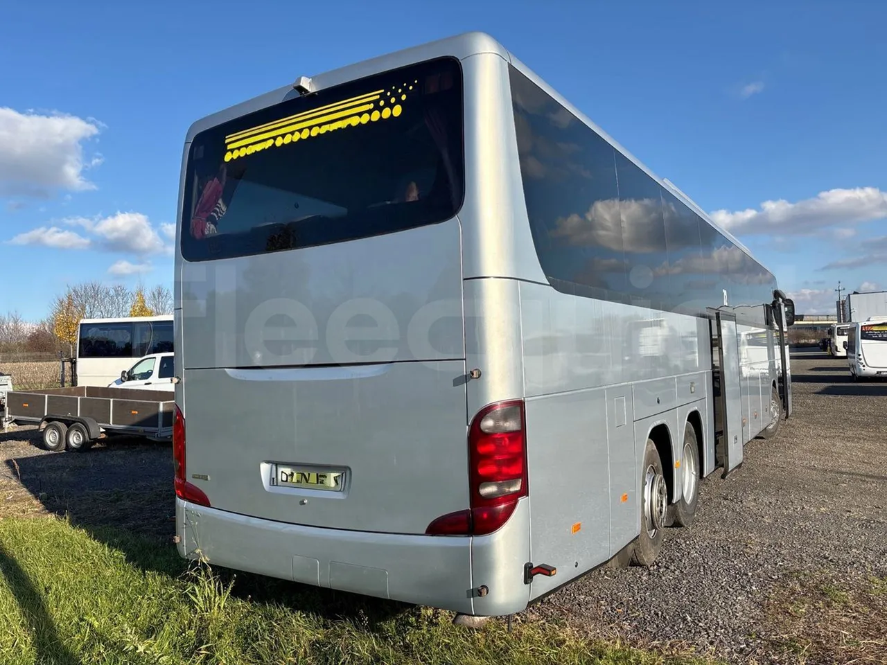 Setra S417 GT_HD - Euro 5 - 335 Kw -14.050 mt - 3/4 right rear doors open