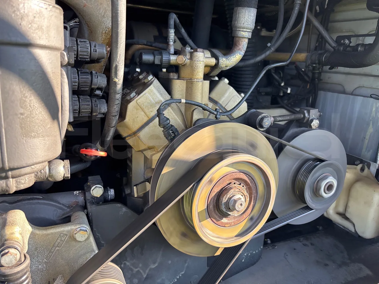 Setra S417 GT_HD - Euro 5 - 335 Kw -14.050 mt - air conditioning compressor