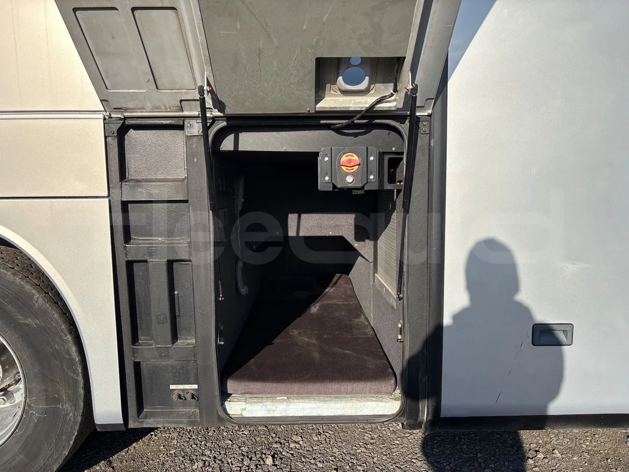 Setra S417 GT_HD - Euro 5 - 335 Kw -14.050 mt - external compartments photo