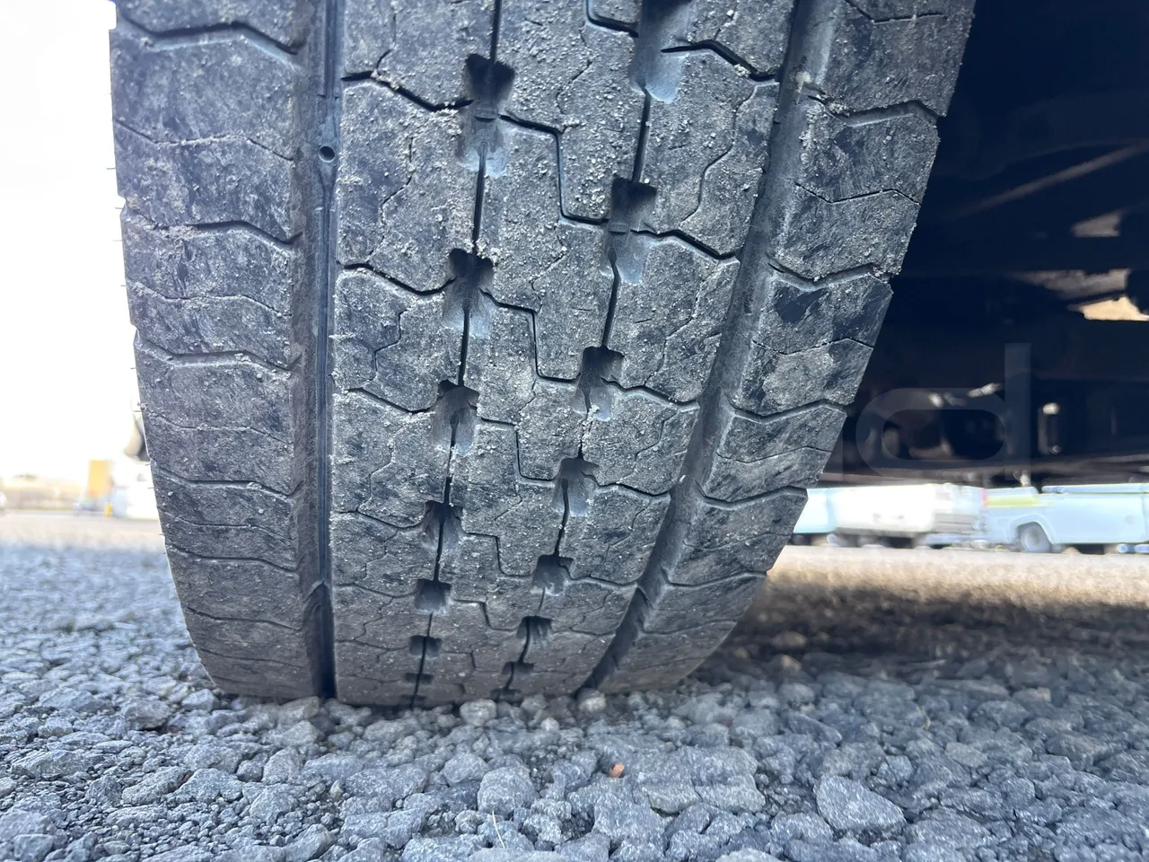 Setra S417 GT_HD - Euro 5 - 335 Kw -14.050 mt - tread condition front tires left