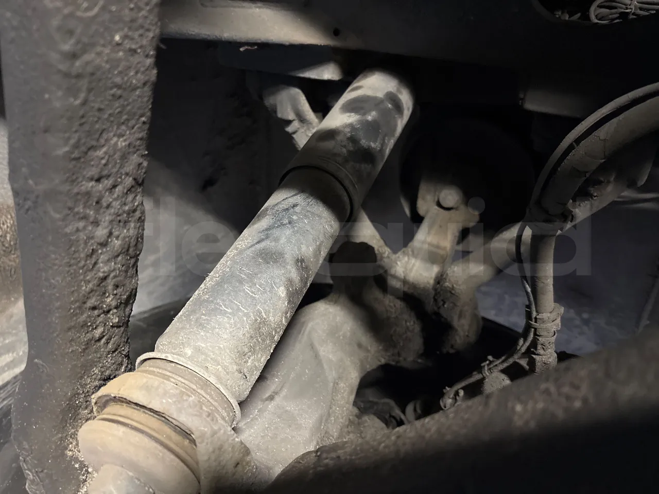 Setra S417 GT_HD - Euro 5 - 335 Kw -14.050 mt - axel 3 shock absorbers 1 left