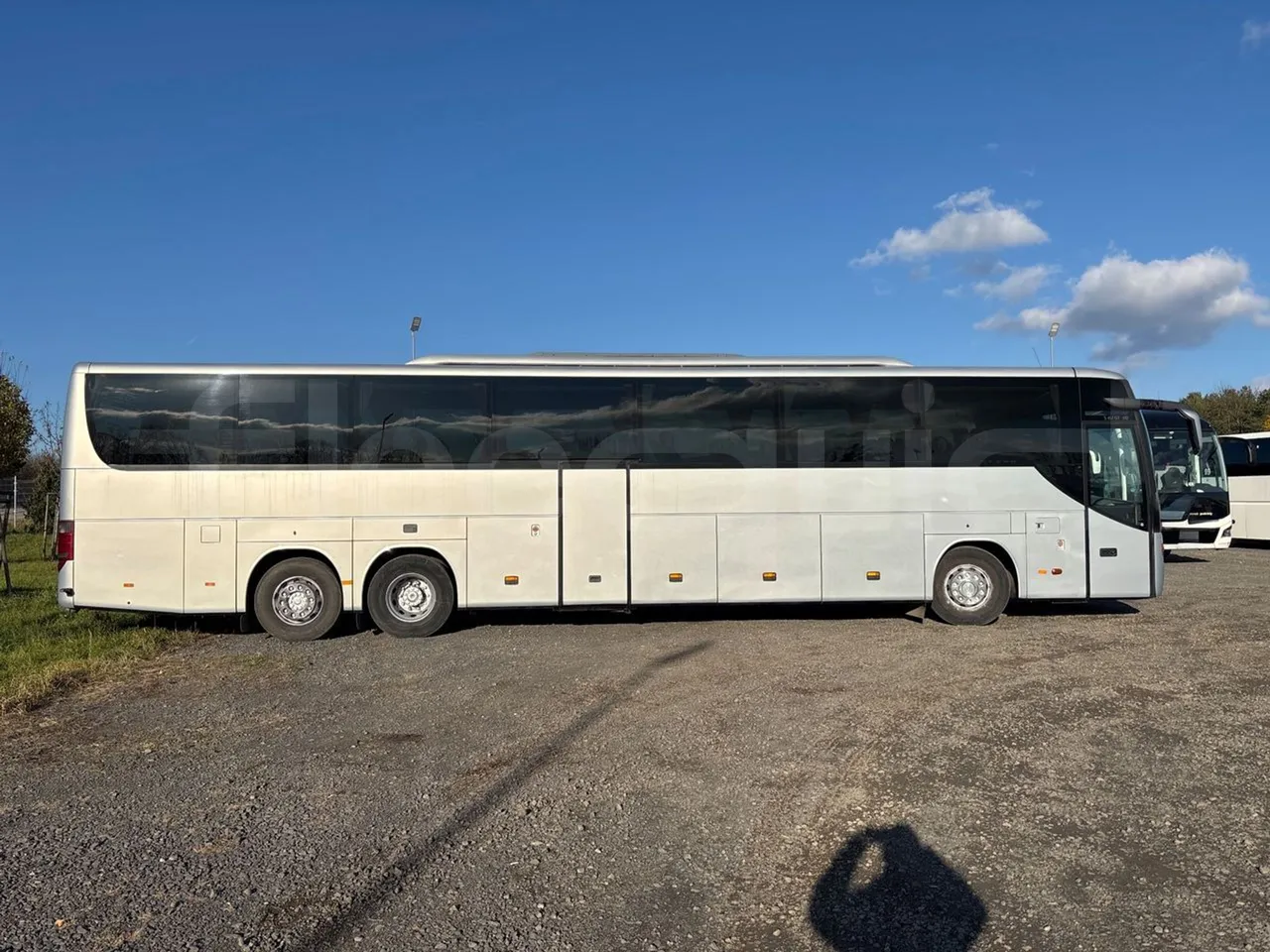 Setra S417 GT_HD - Euro 5 - 335 Kw -14.050 mt - right side doors closed