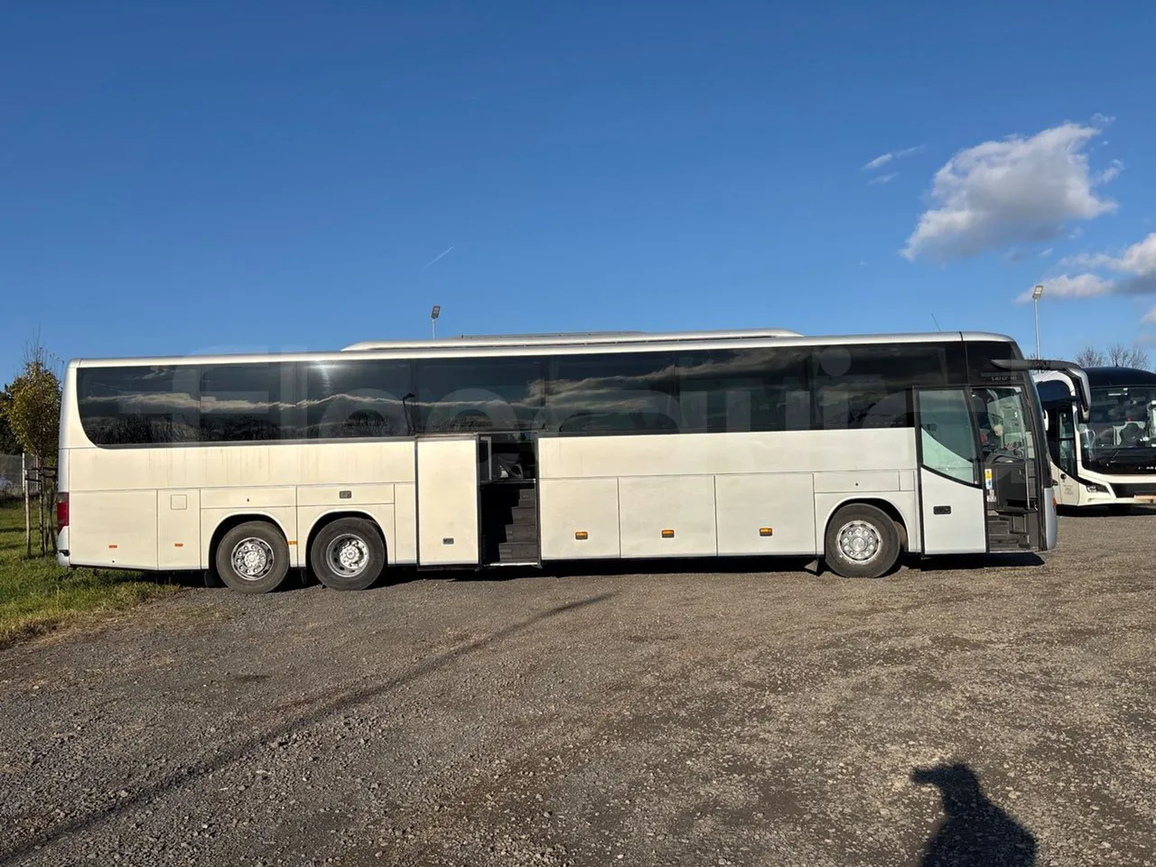 Setra S417 GT_HD - Euro 5 - 335 Kw -14.050 mt - right side doors open