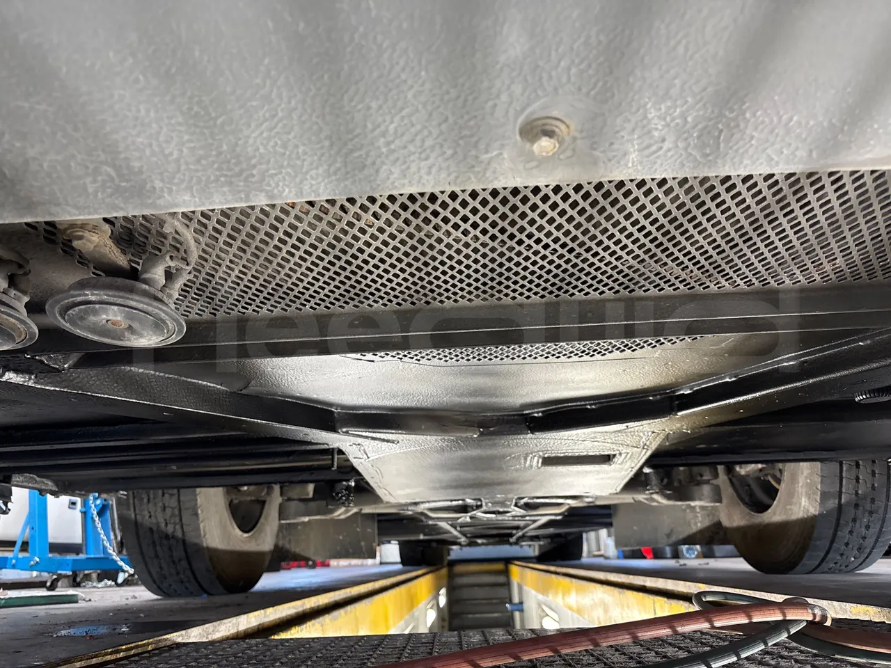 Setra S417 GT_HD - Euro 5 - 335 Kw -14.050 mt - front undercarriage from front