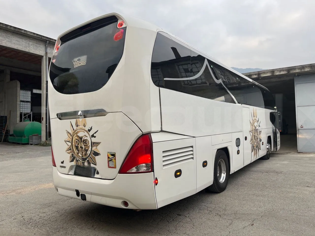 Neoplan Cityliner P14 - EURO6 - 324KW -12.240MT - 3/4 right rear doors closed