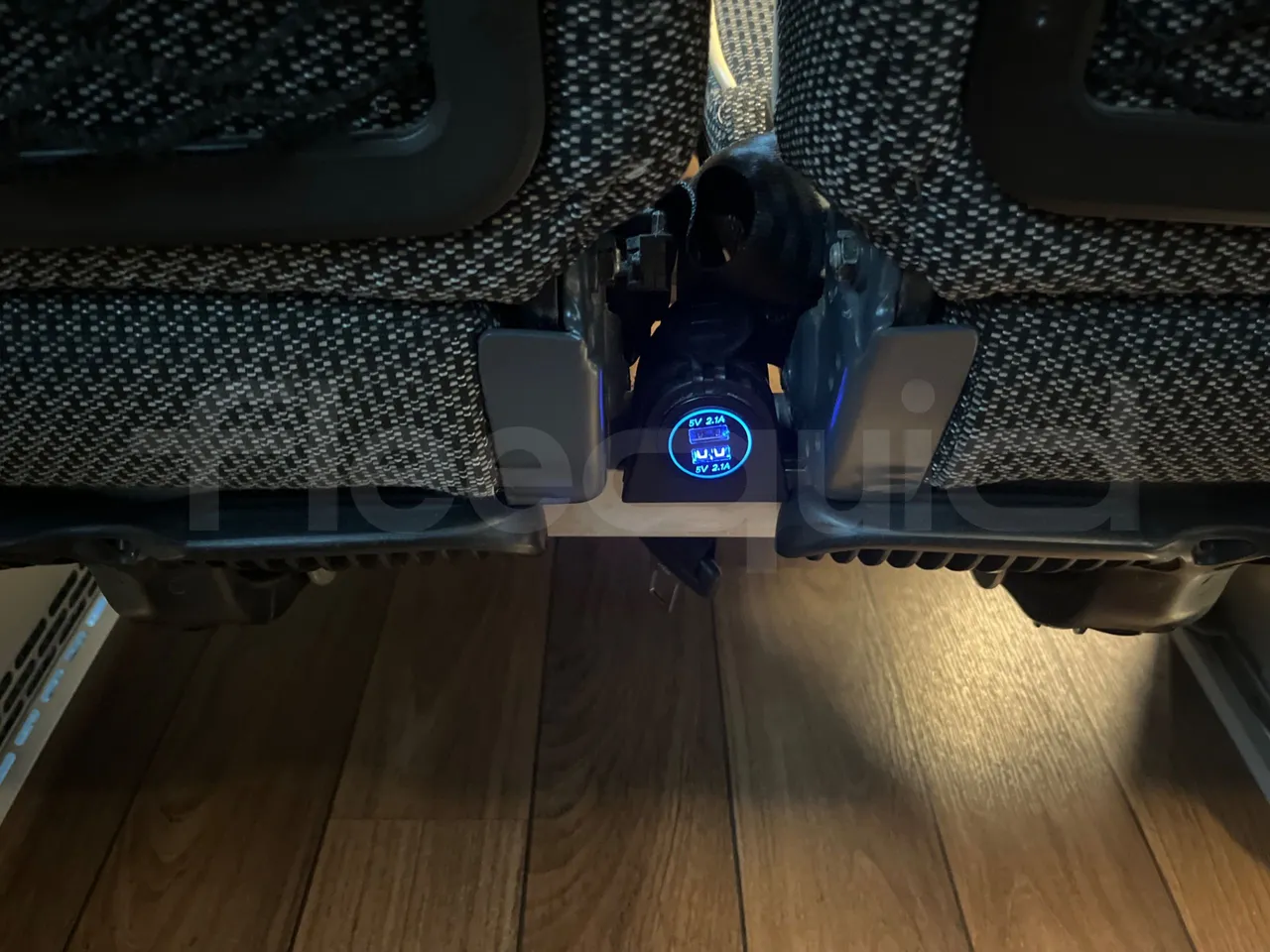 Neoplan Cityliner P14 - EURO6 - 324KW -12.240MT - usb charging detail