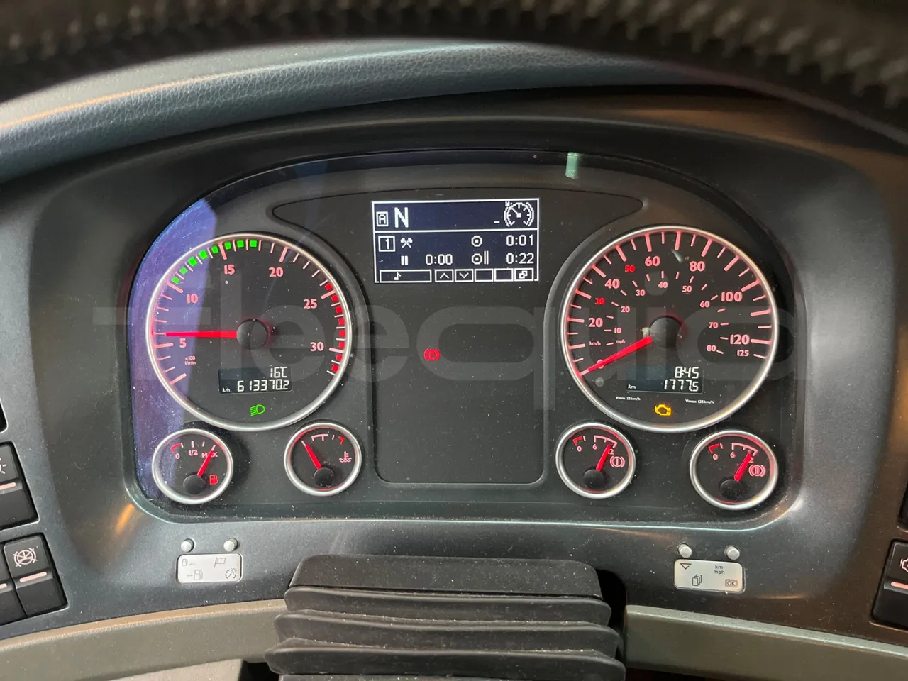 Neoplan Cityliner P14 - EURO6 - 324KW -12.240MT - dashboard lights on