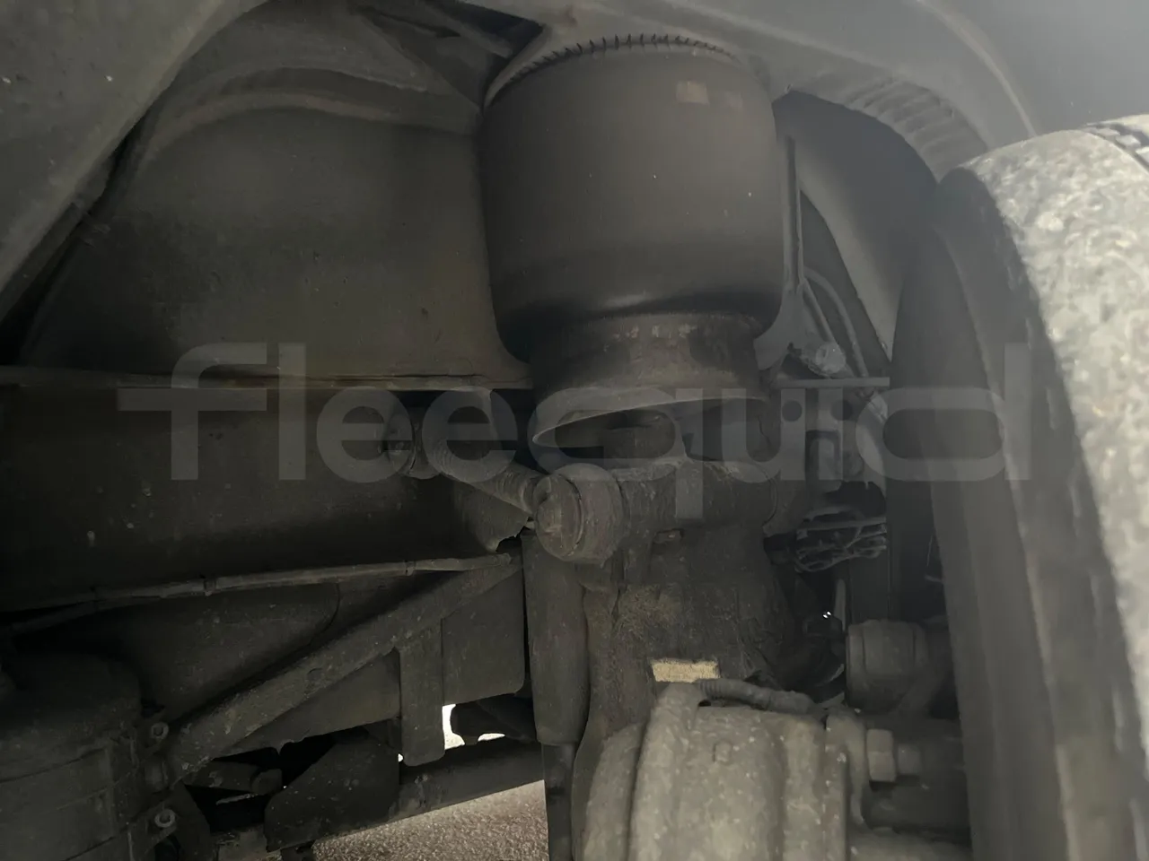 Neoplan Cityliner P14 - EURO6 - 324KW -12.240MT - front air springs right