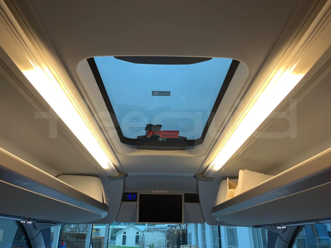 Neoplan Cityliner P14 - EURO6 - 324KW -12.240MT - roof hatch 2