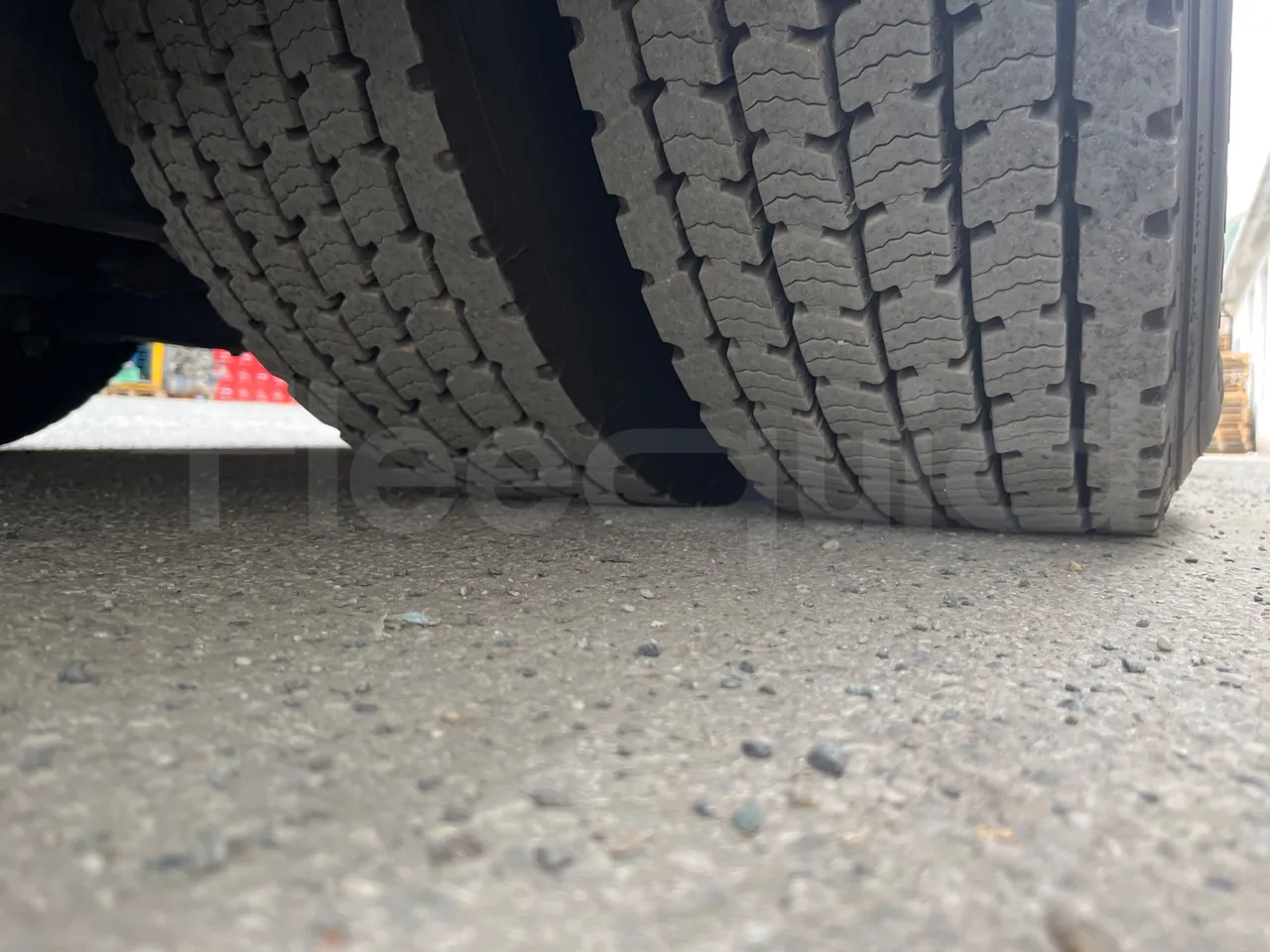 Neoplan Cityliner P14 - EURO6 - 324KW -12.240MT - tread condition front tires left