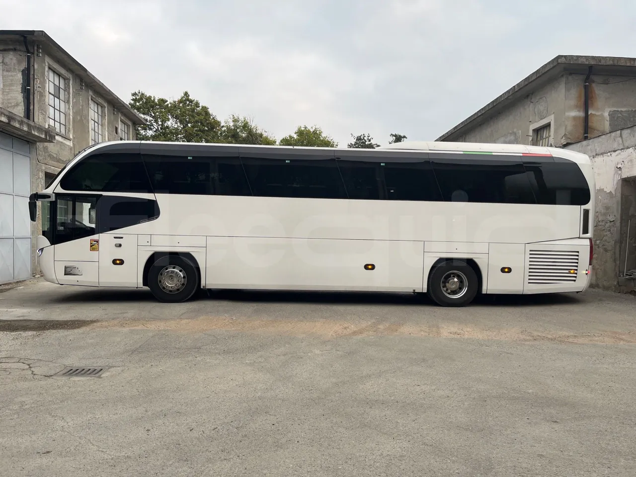 Neoplan Cityliner P14 - EURO6 - 324KW -12.240MT - left side photo