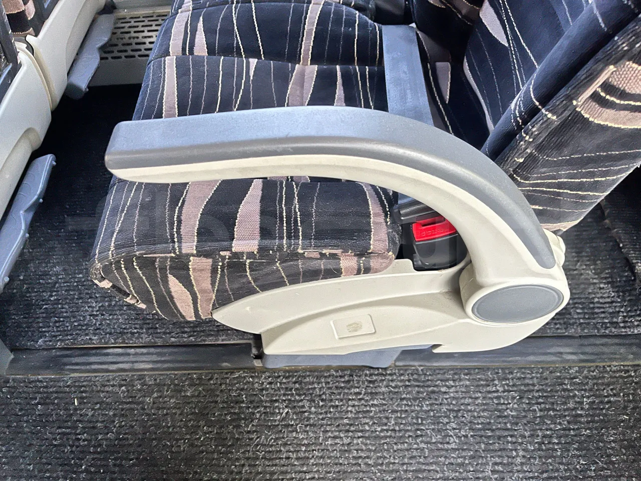 Temsa MD9 A A4F 3 - Euro6 - 213kW - 9.380mt - armrest detail photo