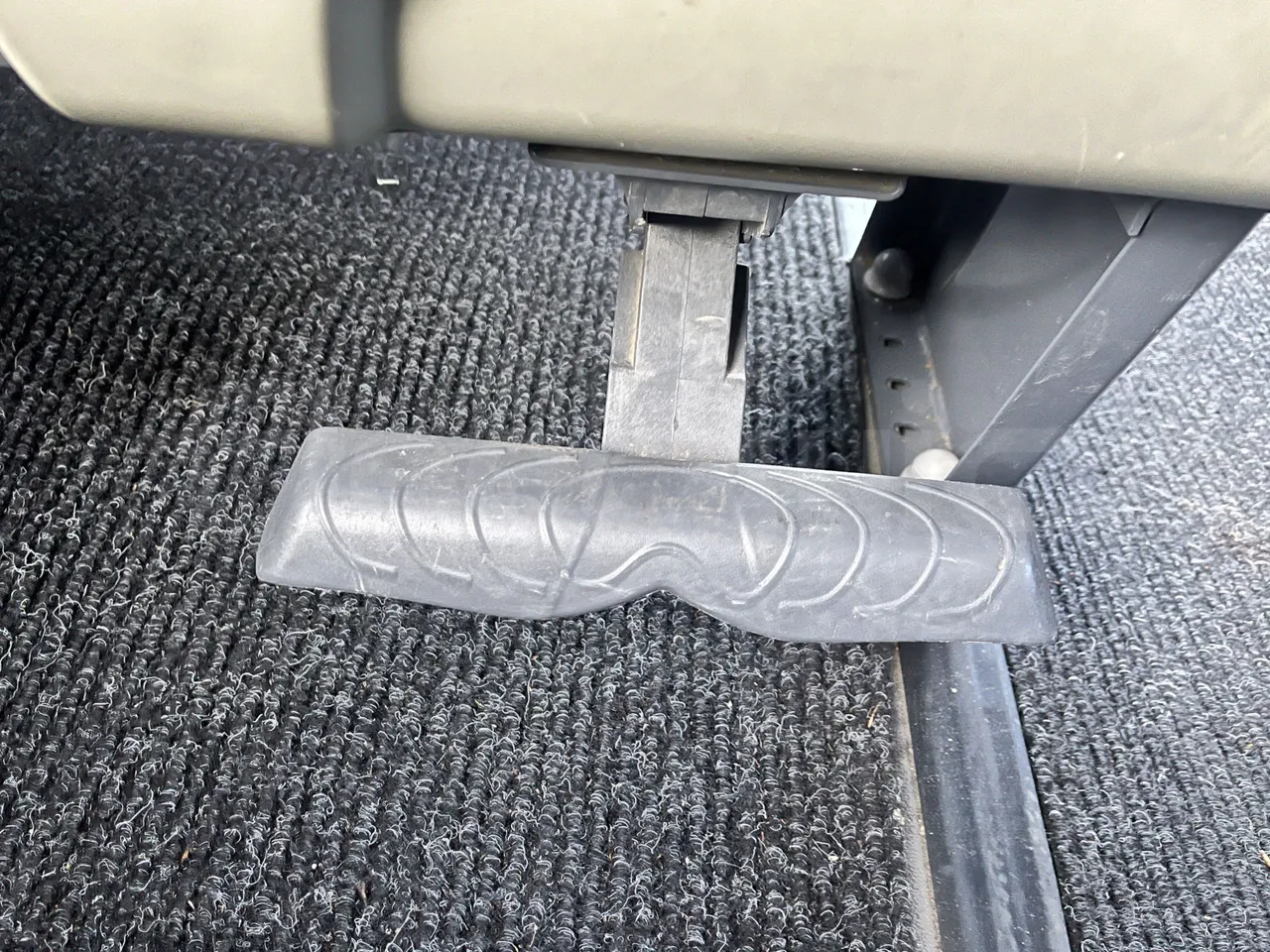 Temsa MD9 A A4F 3 - Euro6 - 213kW - 9.380mt - footrest detail photo