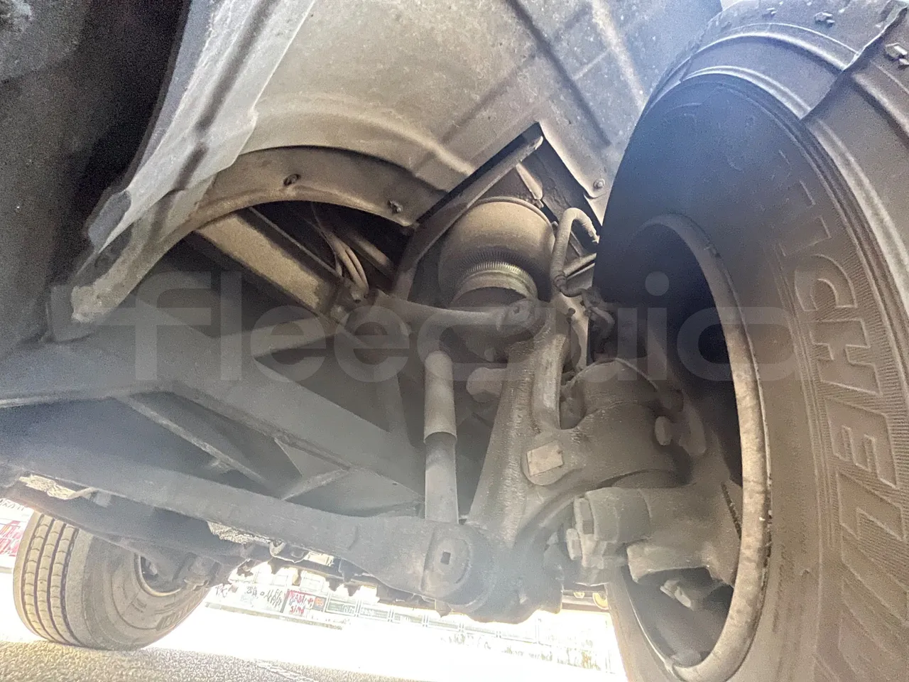 Temsa MD9 A A4F 3 - Euro6 - 213kW - 9.380mt - front shock absorbers right