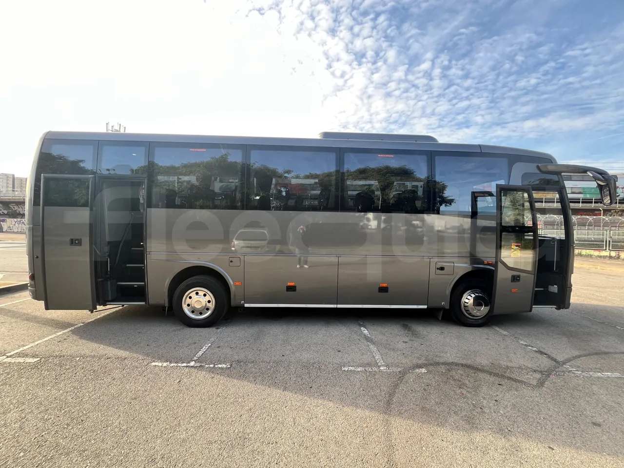 Temsa MD9 A A4F 3 - Euro6 - 213kW - 9.380mt - right side doors open