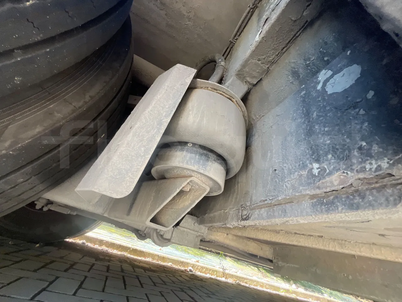 Setra S315 HD/ Euro 2 - 280 Kw - 12 Mt - front air springs right