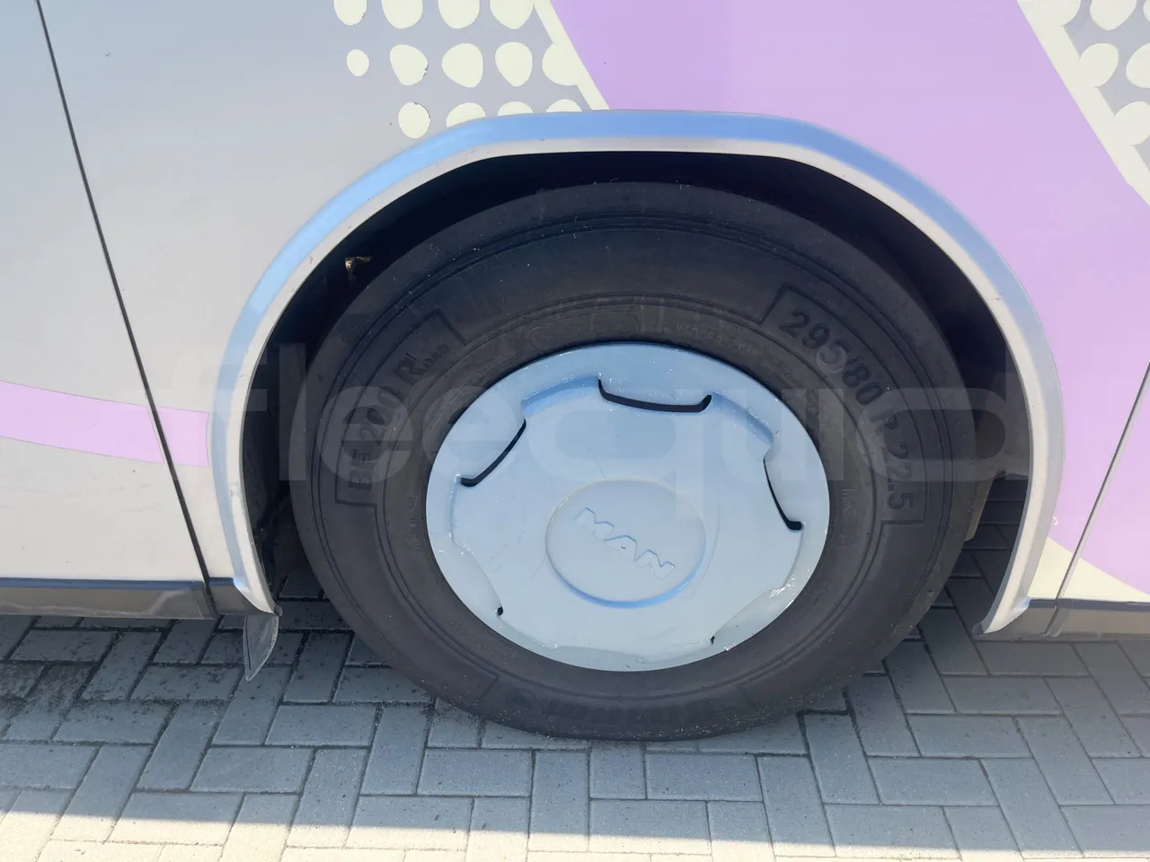Setra S315 HD/ Euro 2 - 280 Kw - 12 Mt - tread condition front tires right