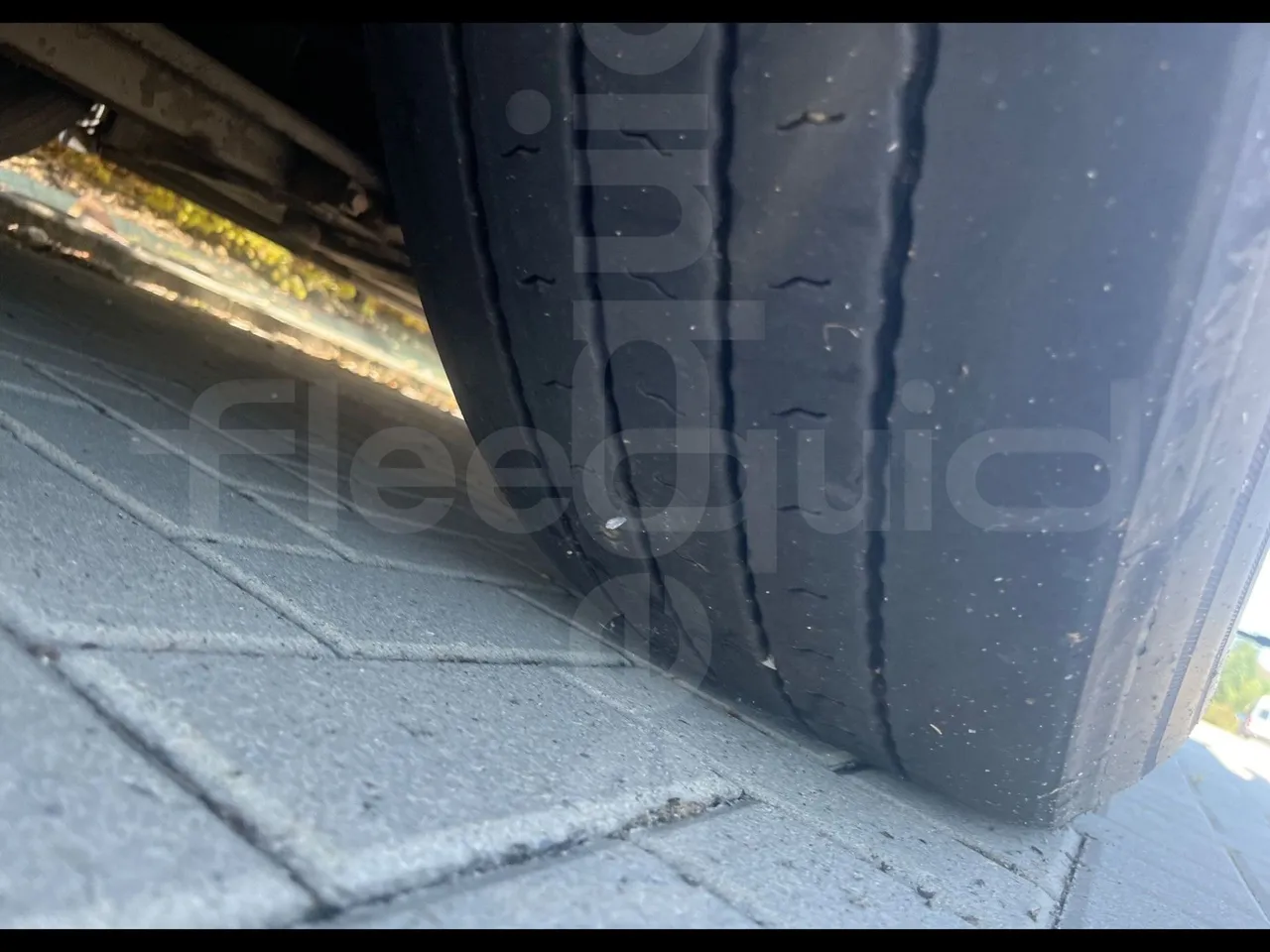 Setra S315 HD/ Euro 2 - 280 Kw - 12 Mt - rear left tire photo