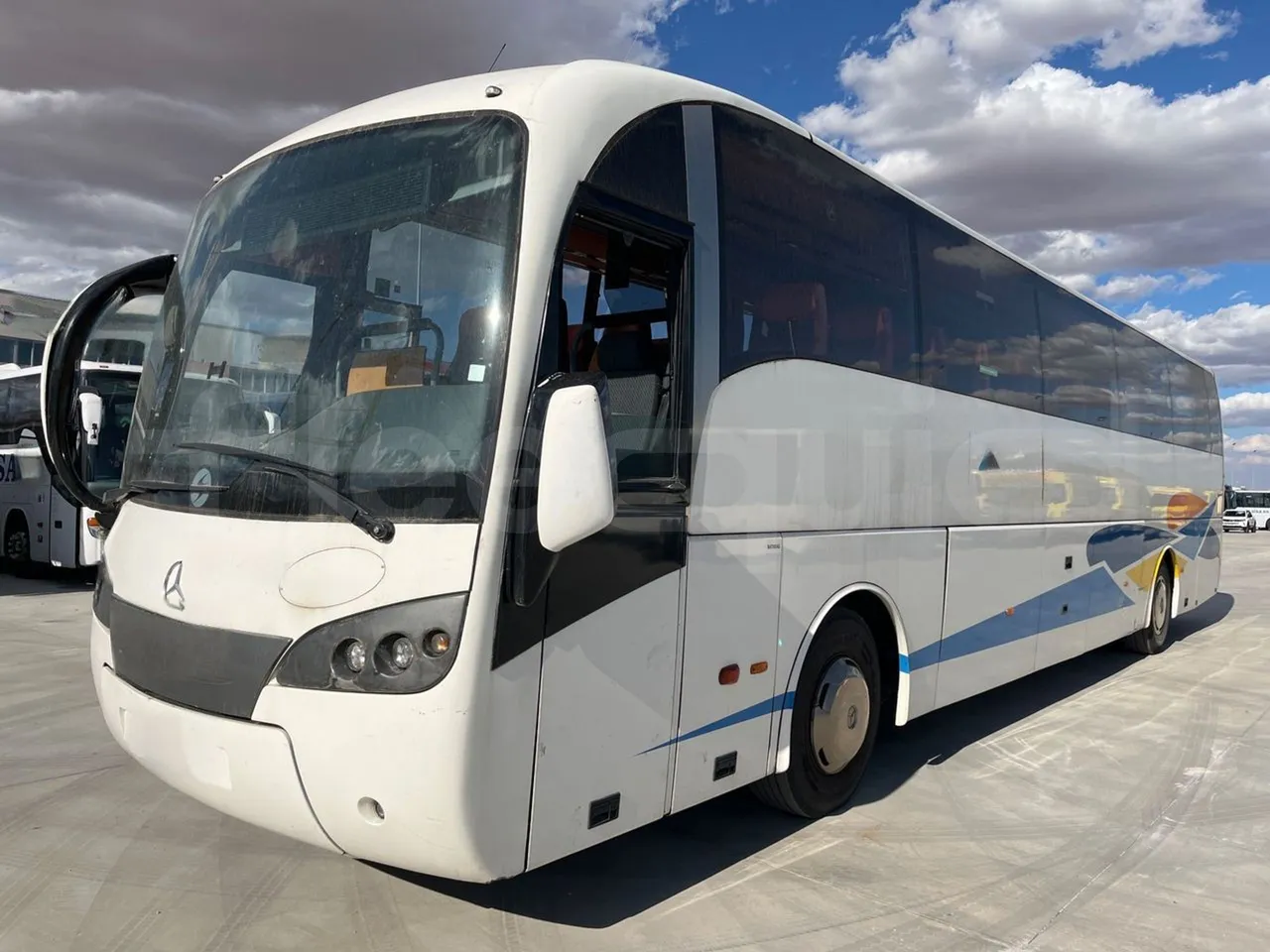 Mercedes-Benz OC 500 RF HTAE06-A4GC10/ Euro 3 - 260 Kw - 12.975 Mt - 3/4 front left
