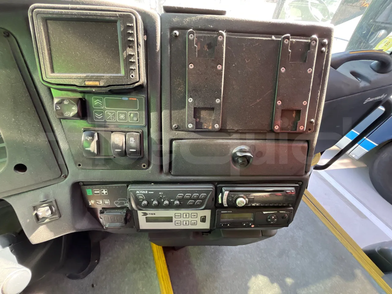 Mercedes-Benz OC 500 RF HTAE06-A4GC10/ Euro 3 - 260 Kw - 12.975 Mt - radio accessories photo