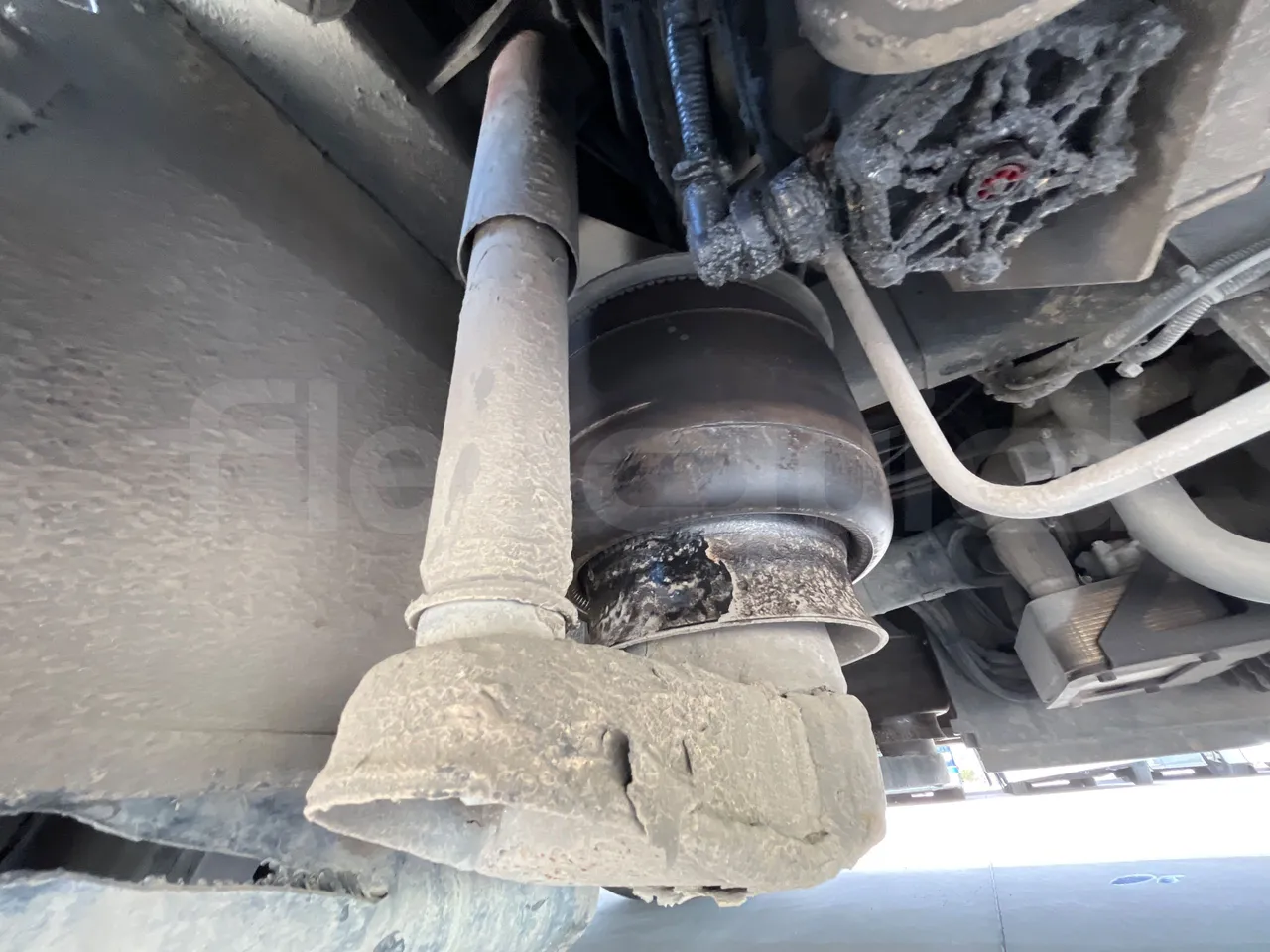 Mercedes-Benz OC 500 RF HTAE06-A4GC10/ Euro 3 - 260 Kw - 12.975 Mt - axel 2 air springs 1 left