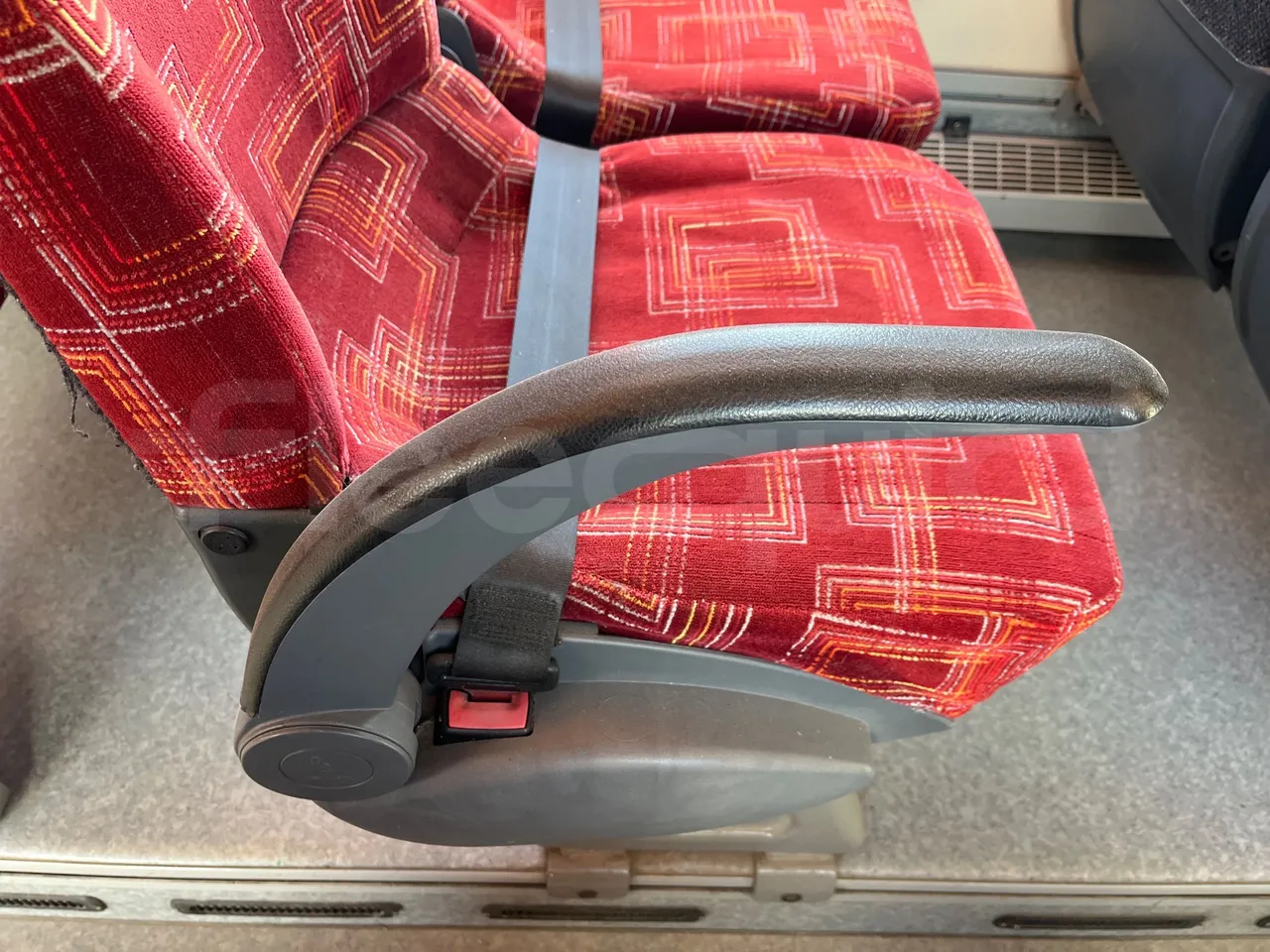 Mercedes-Benz OC 500 RF HTAE06-A4GC10/ Euro 3 - 260 Kw - 12.975 Mt - armrest detail photo