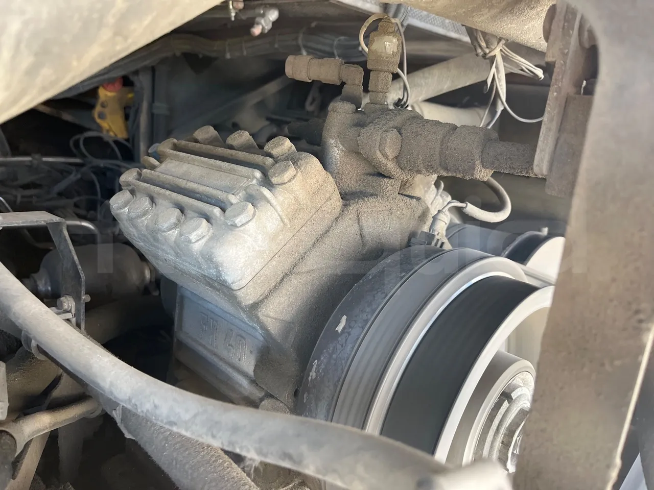 Mercedes-Benz OC 500 RF HTAE06-A4GC10/ Euro 3 - 260 Kw - 12.975 Mt - air conditioning compressor