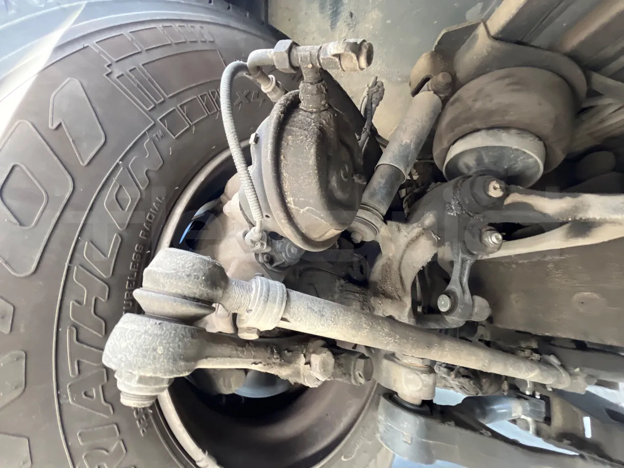 Mercedes-Benz OC 500 RF HTAE06-A4GC10/ Euro 3 - 260 Kw - 12.975 Mt - front brake calipers right