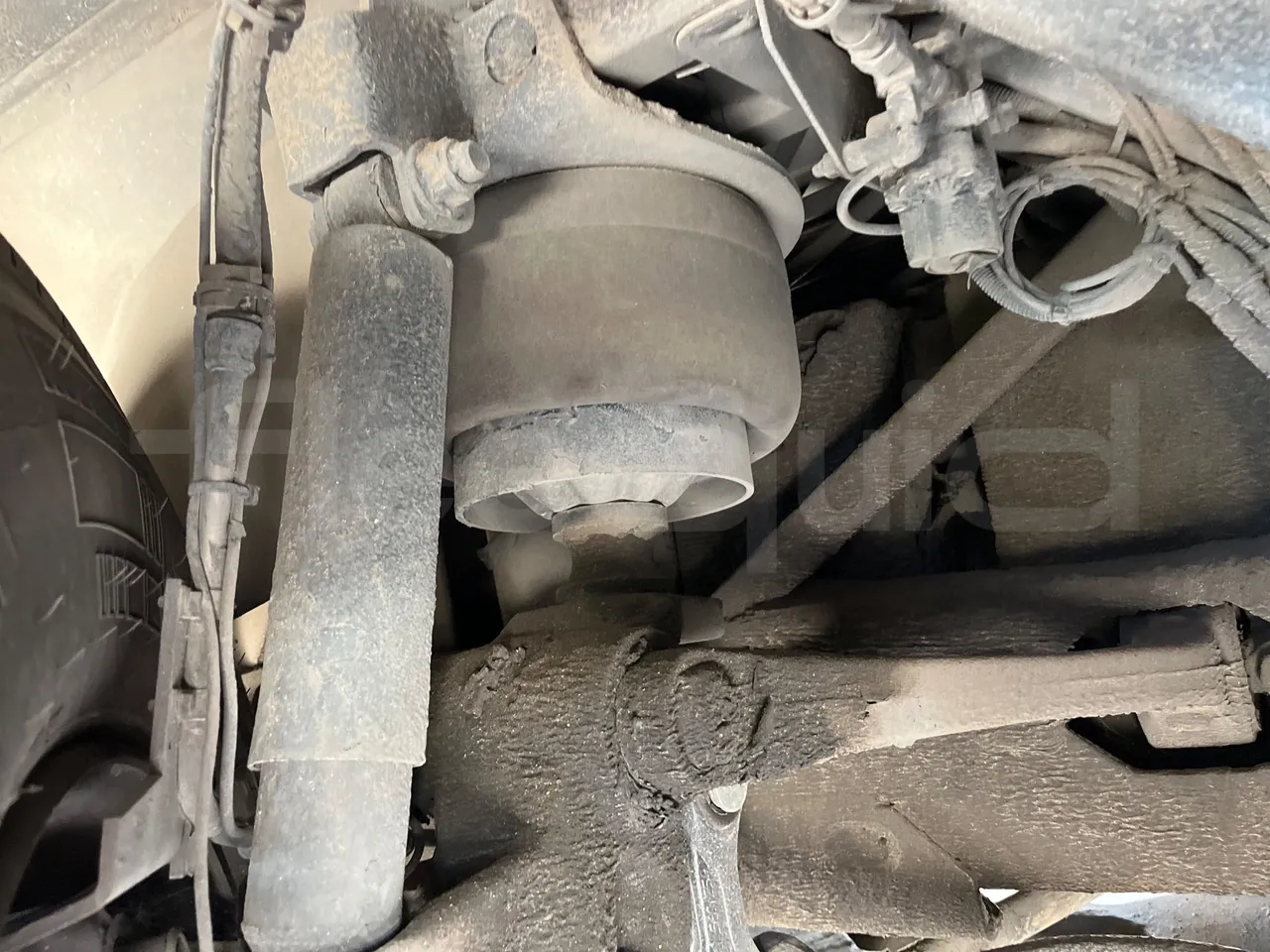 Mercedes-Benz OC 500 RF HTAE06-A4GC10/ Euro 3 - 260 Kw - 12.975 Mt - front shock absorbers left