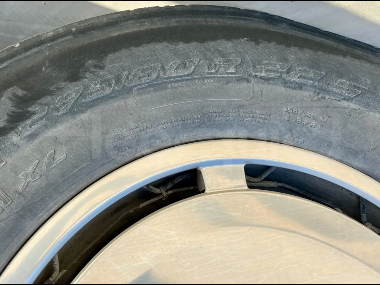 Mercedes-Benz OC 500 RF HTAE06-A4GC10/ Euro 3 - 260 Kw - 12.975 Mt - tread condition third axle tires right
