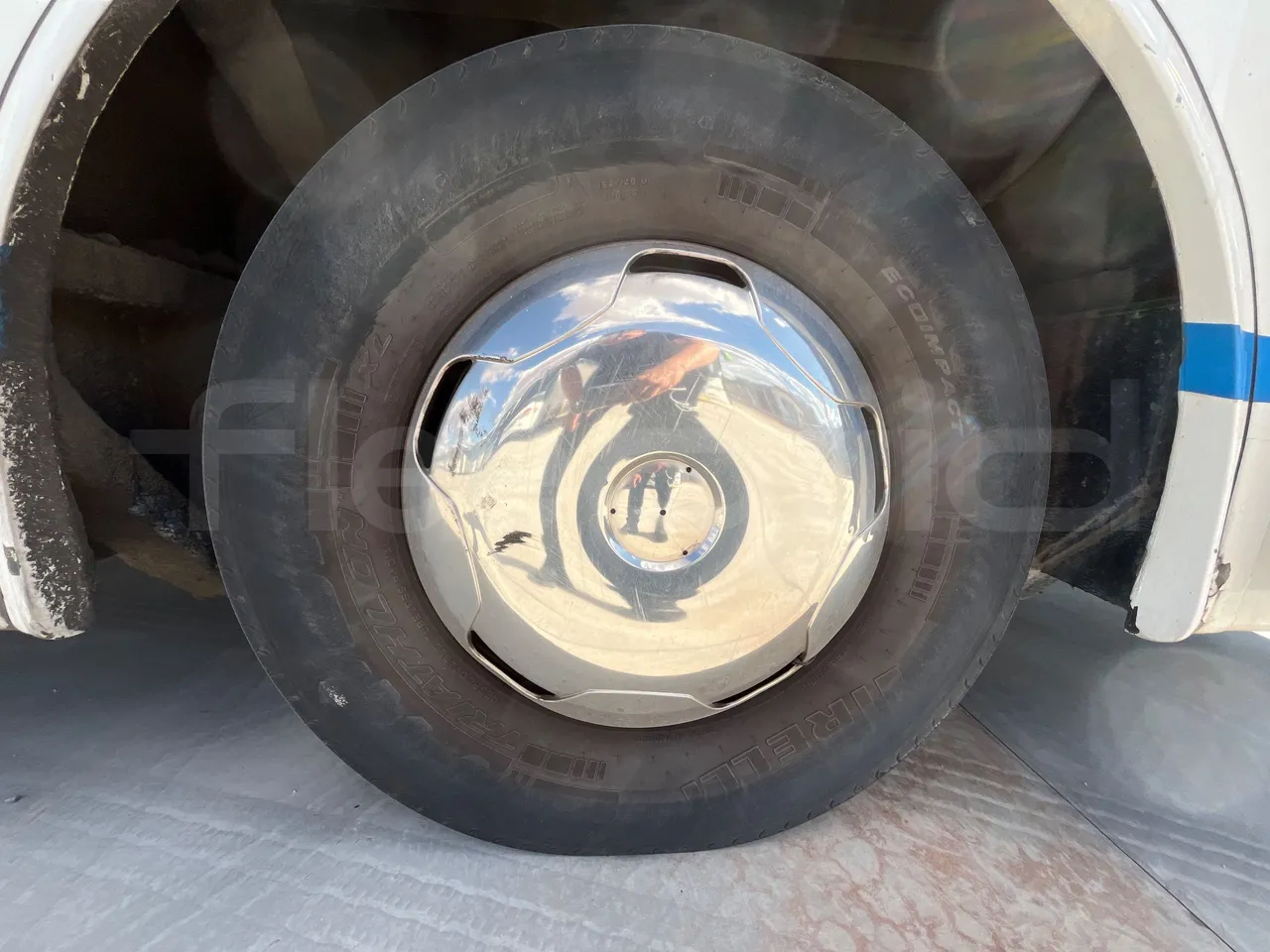 Mercedes-Benz OC 500 RF HTAE06-A4GC10/ Euro 3 - 260 Kw - 12.975 Mt - front left tire measurements