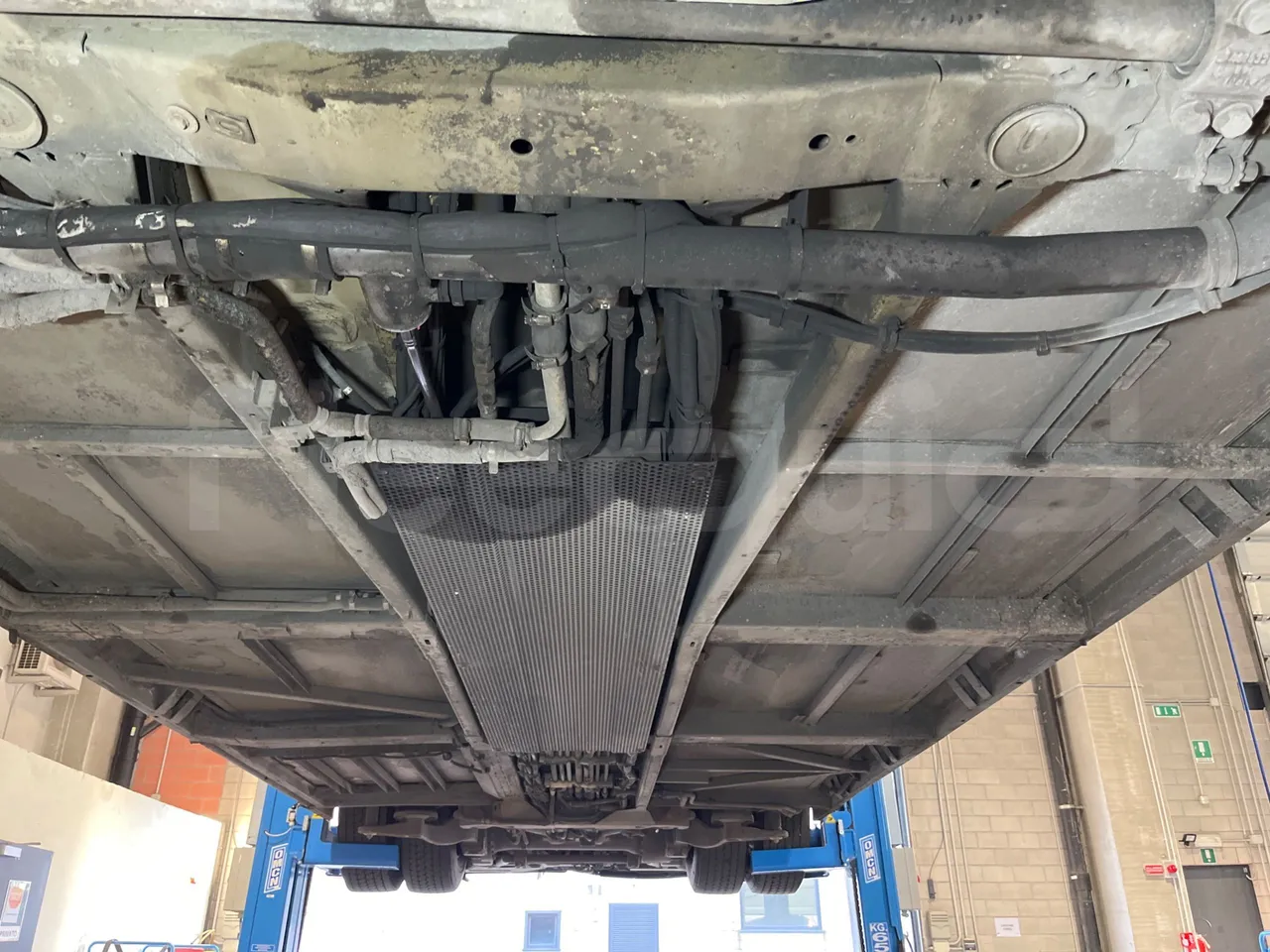 Mercedes-Benz Citaro O 530/2PCL2E4 - Euro 4 - 210 kW - 11,950 mt - central undercarriage photo