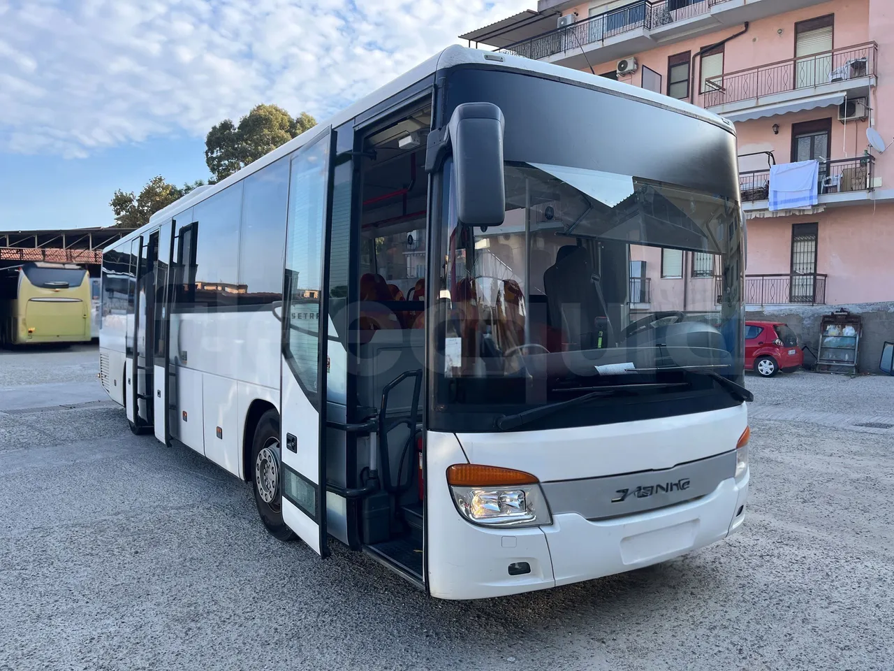 Setra S415 - 3/4 Front Right Side Doors Open