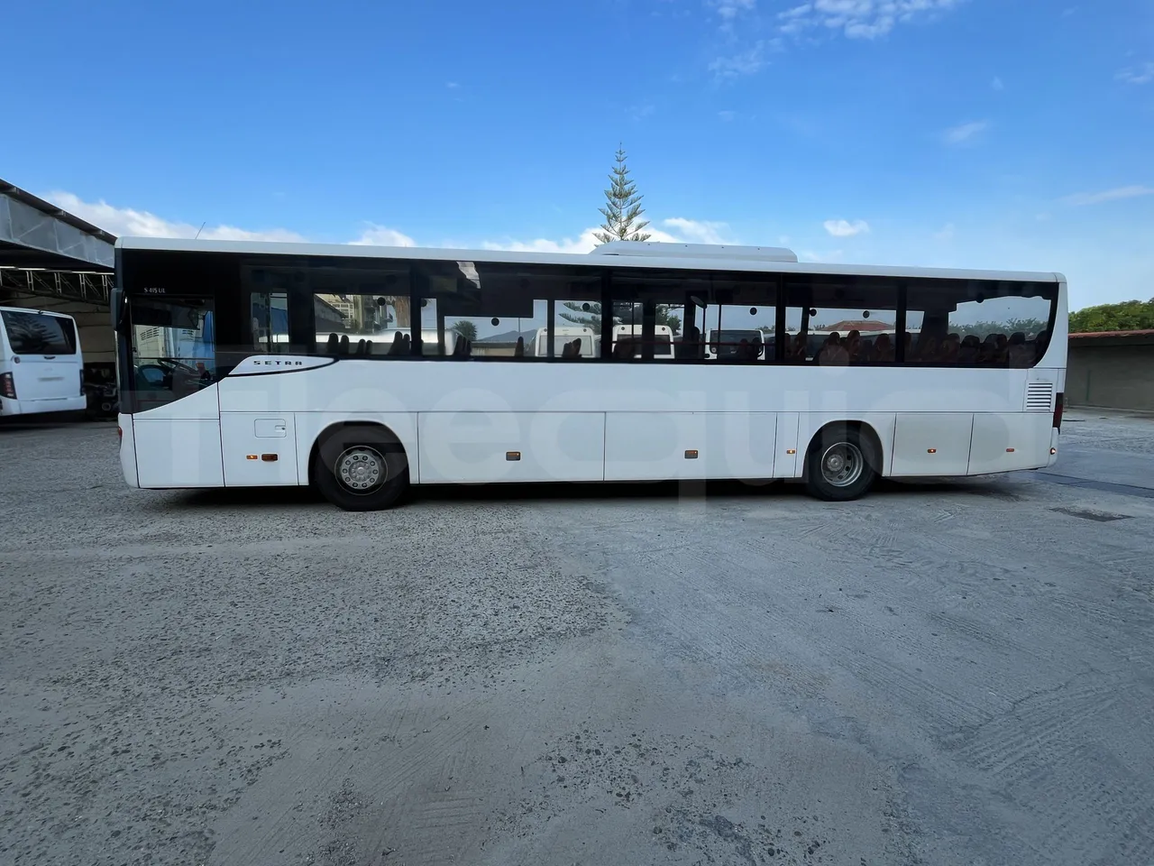 Setra S415 - Left Side
