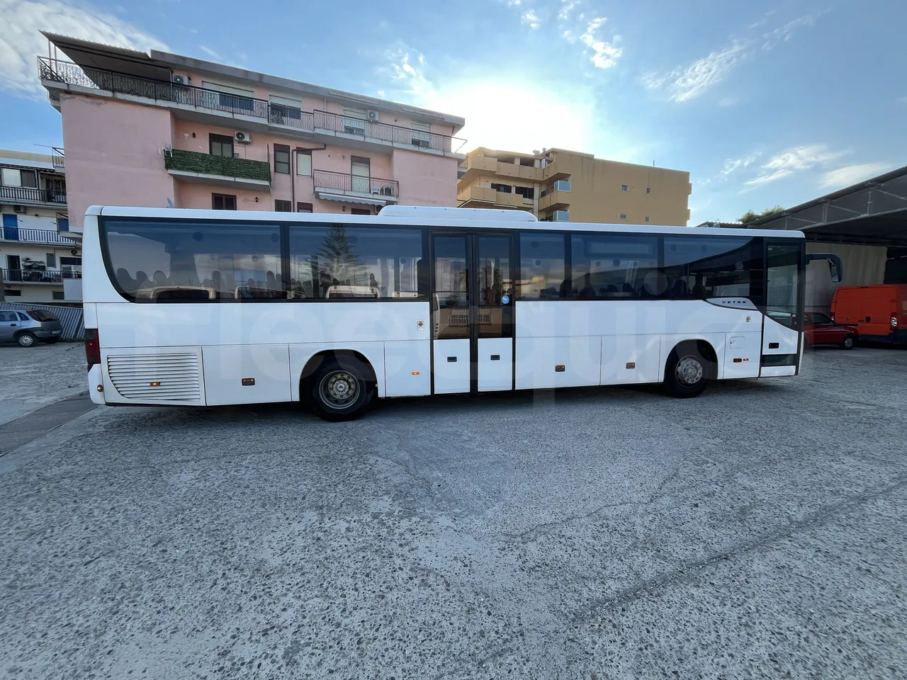 Setra S415 - Right Side
