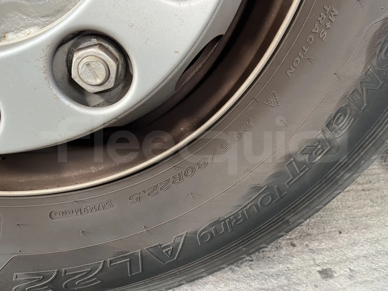 Setra S415 - First Axle Left Side: Tyre Size