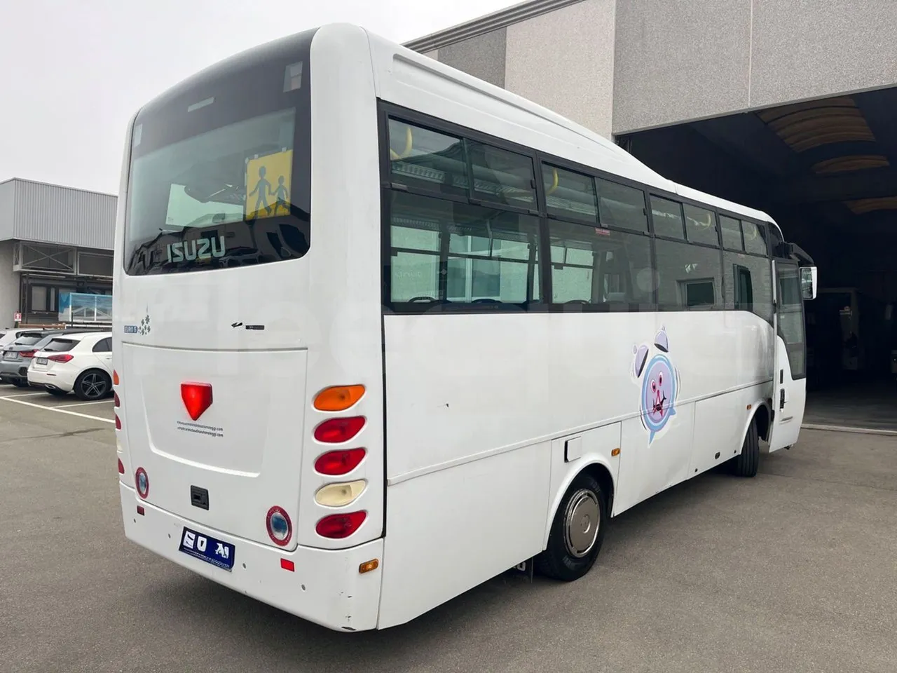 Isuzu Turquoise/Sb QBUS31 - Euro5 - 140kW  - 7.720mt - 3/4 right rear doors open